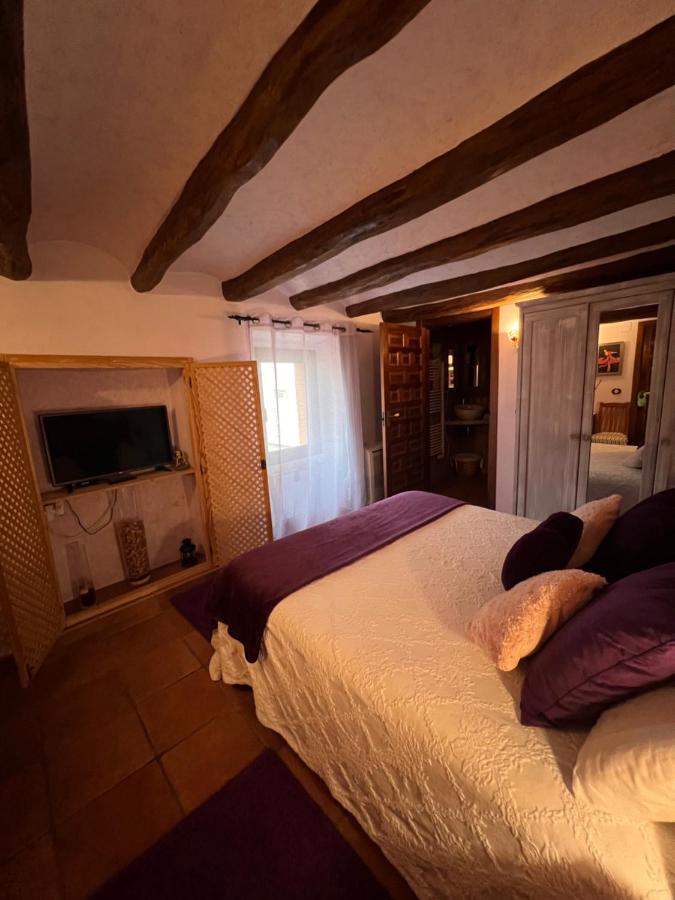 El Moli De Pontons Suites Con Jacuzzi Spa Exterior photo