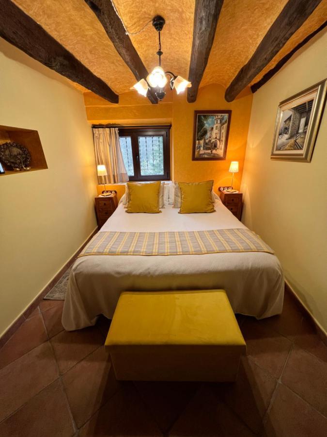 El Moli De Pontons Suites Con Jacuzzi Spa Exterior photo