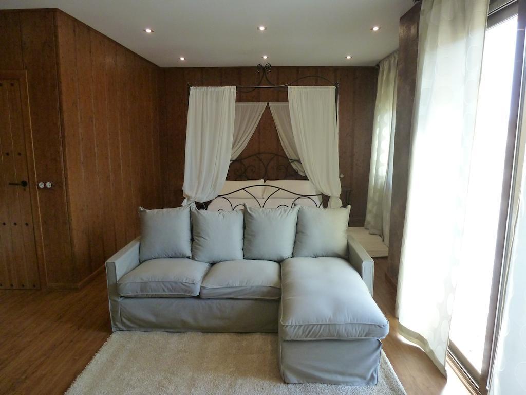 El Moli De Pontons Suites Con Jacuzzi Spa Exterior photo
