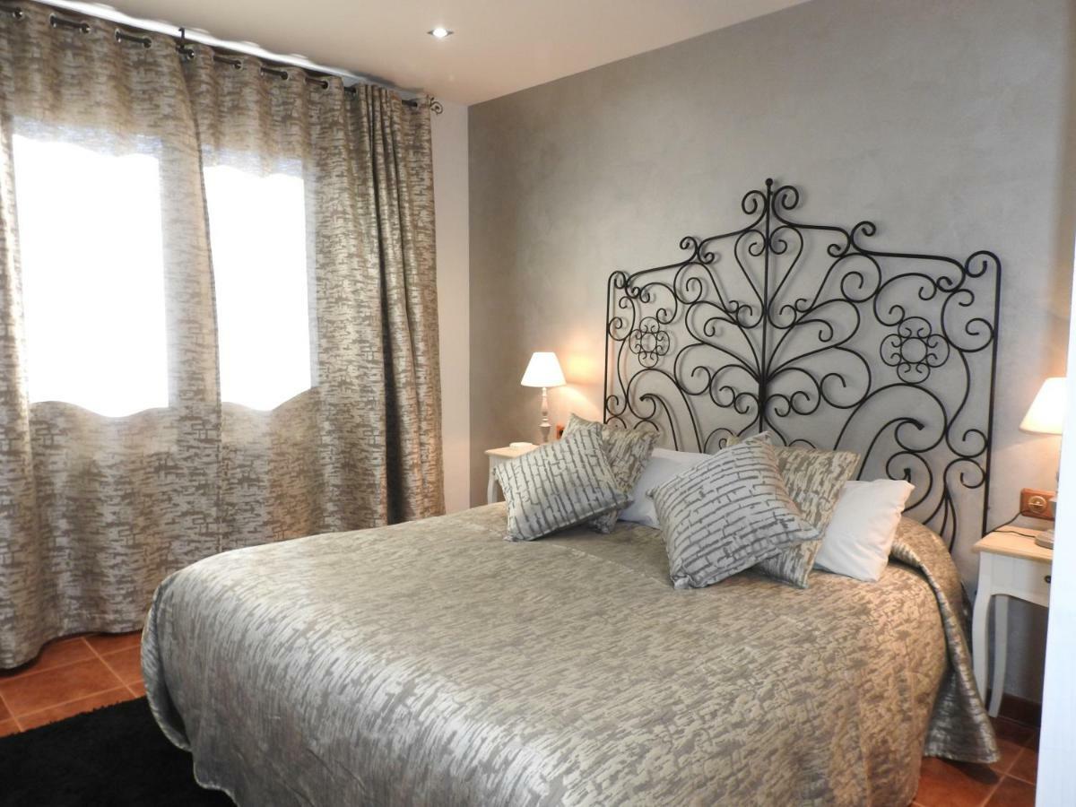 El Moli De Pontons Suites Con Jacuzzi Spa Exterior photo