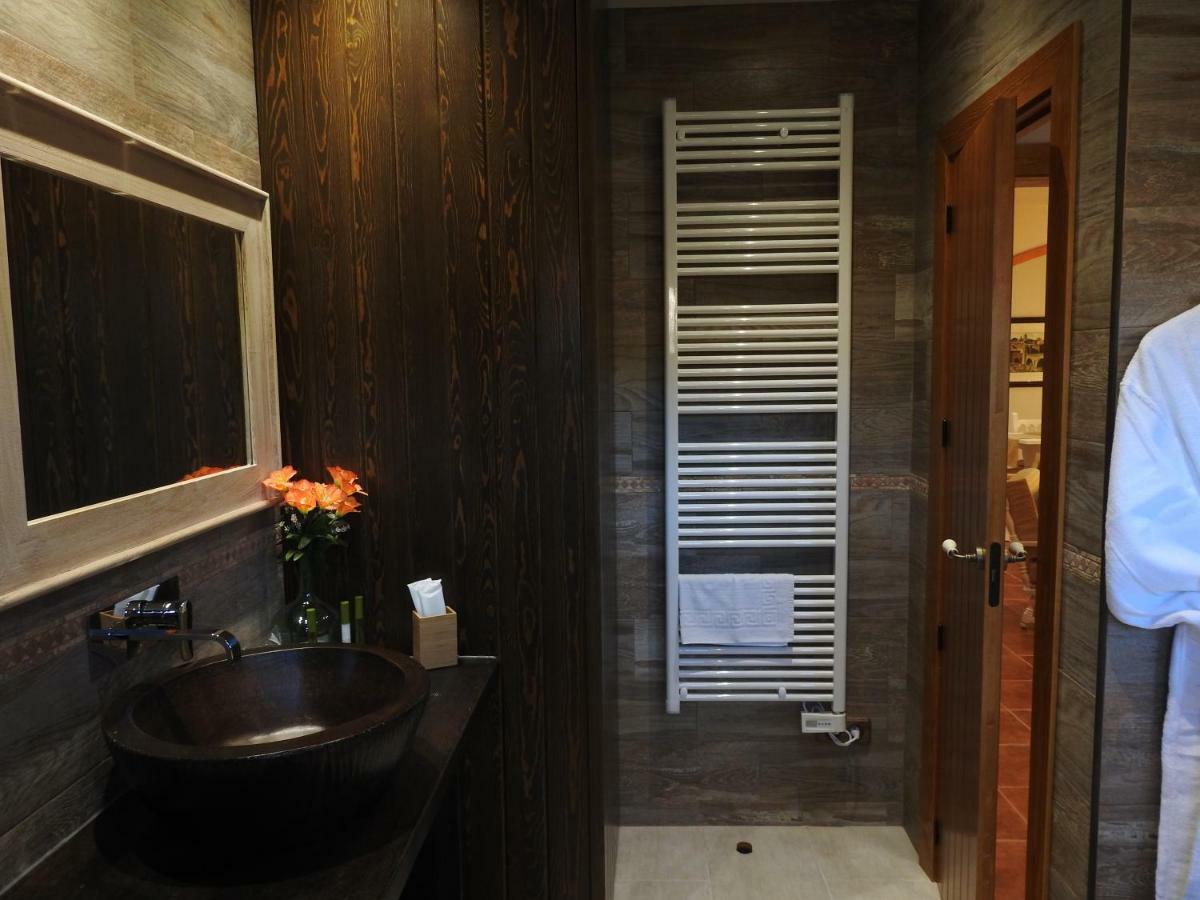 El Moli De Pontons Suites Con Jacuzzi Spa Exterior photo